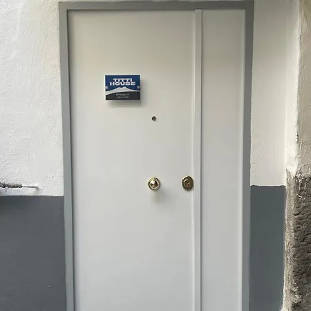 Titti House Semesterbostad *